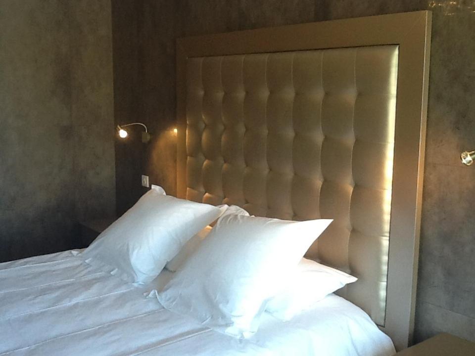 Hotel Les Deux Lions Riez Rum bild