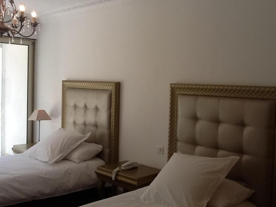 Hotel Les Deux Lions Riez Exteriör bild