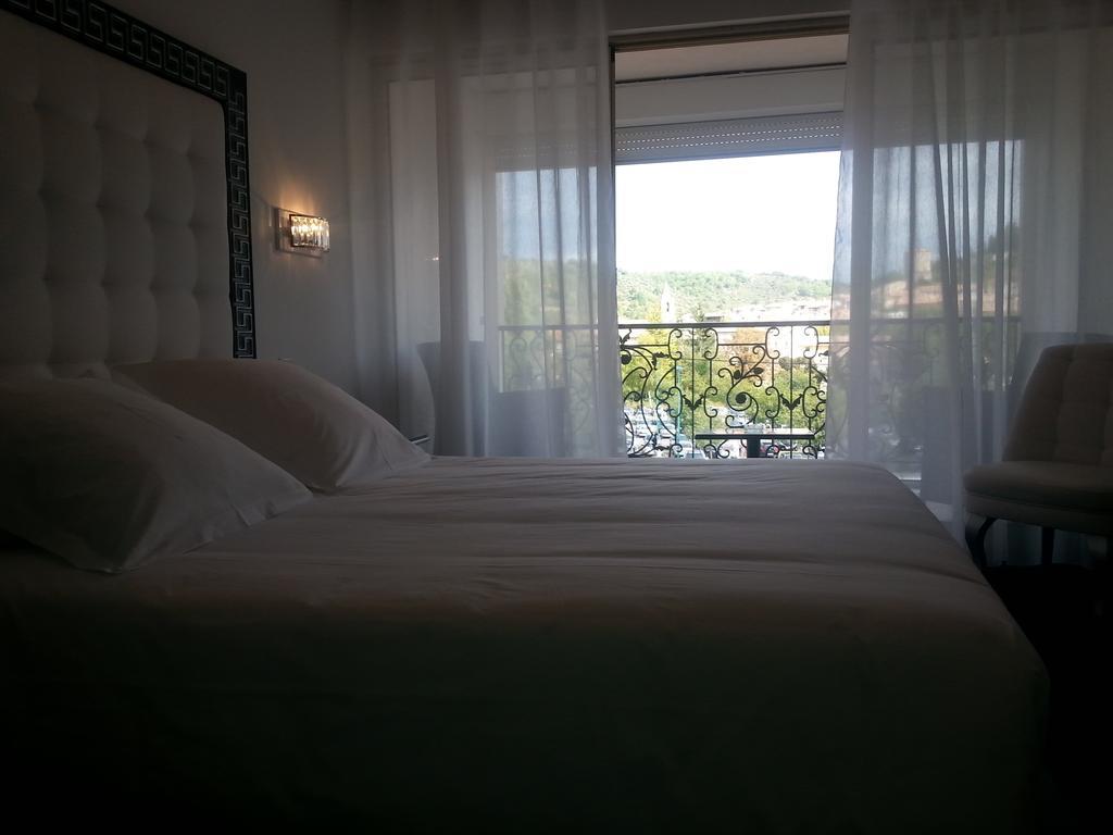 Hotel Les Deux Lions Riez Exteriör bild
