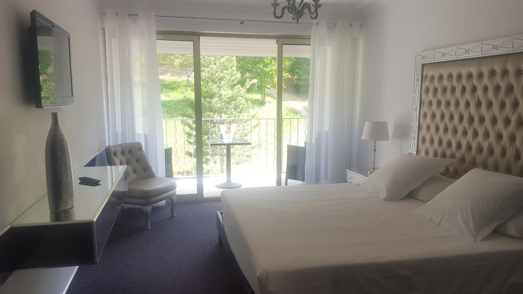 Hotel Les Deux Lions Riez Exteriör bild
